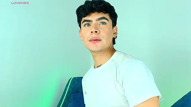 CamiiGuzmanX online show from 12.15.25