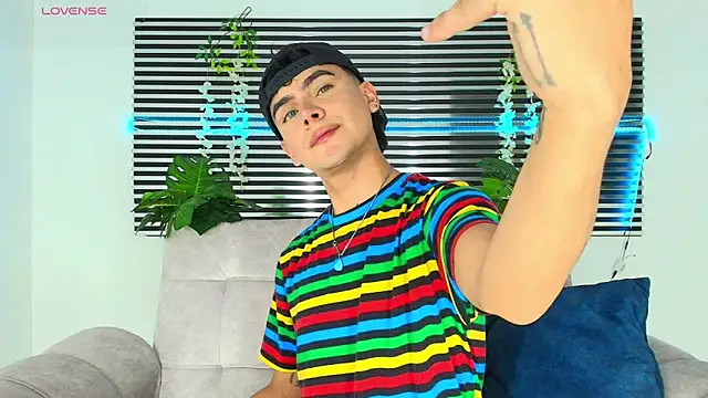 CamiiGuzmanX online show from 12.20.25