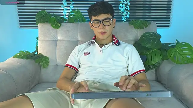 CamiiGuzmanX online show from 06.11.26