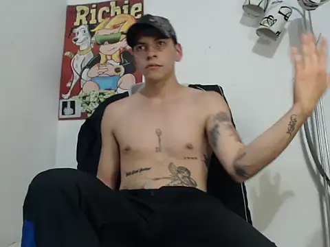 Snapshot of Thomasjons_ chatting on 10.19.25 Thomasjons online show from 10.19.25