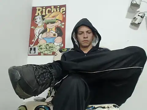 Snapshot of Thomasjons_ chatting on 10.21.25 Thomasjons online show from 10.21.25