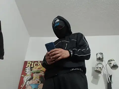 Snapshot of Thomasjons_ chatting on 11.07.25 Thomasjons online show from 11.07.25