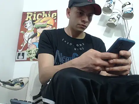 Snapshot of Thomasjons_ chatting on 11.09.25 Thomasjons online show from 11.09.25