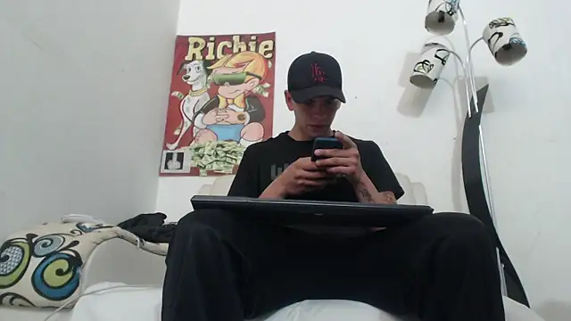 Snapshot of Thomasjons_ chatting on 11.12.25 Thomasjons online show from 11.12.25