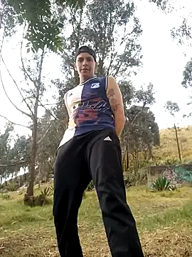 Snapshot of Thomasjons_ chatting on 11.13.25 Thomasjons online show from 11.13.25