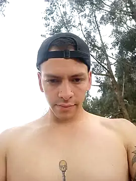 Snapshot of Thomasjons_ chatting on 11.24.25 Thomasjons online show from 11.24.25