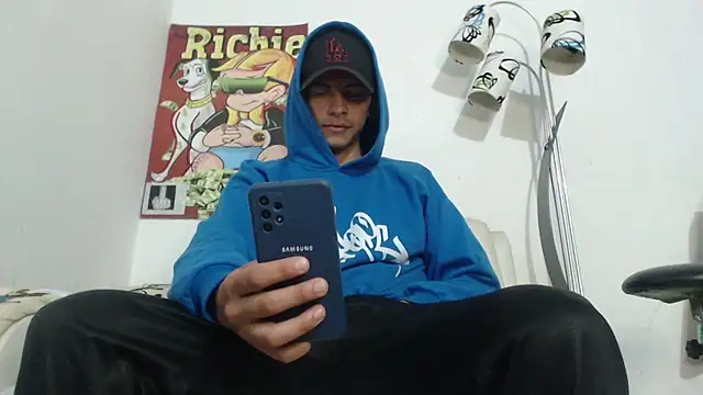 Snapshot of Thomasjons_ chatting on 12.02.25 Thomasjons online show from 12.02.25