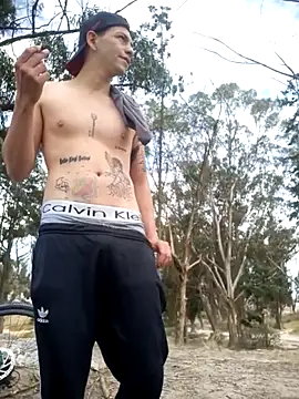 Snapshot of Thomasjons_ chatting on 12.04.25 Thomasjons online show from 12.04.25