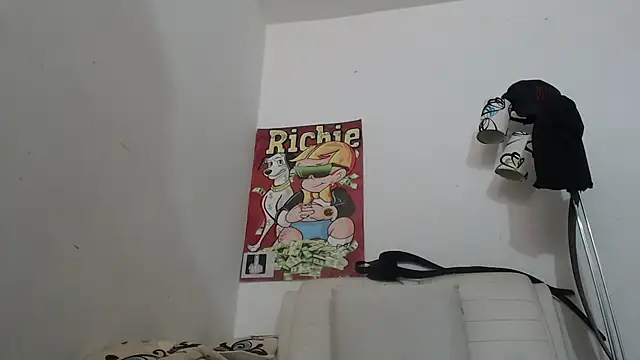 Snapshot of Thomasjons_ chatting on 12.14.25 Thomasjons online show from 12.14.25