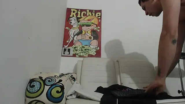 Snapshot of Thomasjons_ chatting on 12.18.25 Thomasjons online show from 12.18.25