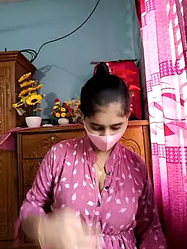 Snapshot of Cute_Faria chatting on 10.26.25 Cute Faria online show from 10.26.25