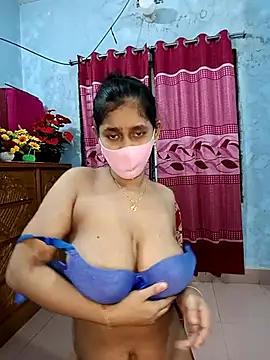 Snapshot of Cute_Faria chatting on 10.28.25 Cute Faria online show from 10.28.25