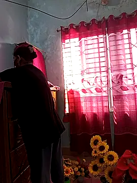 Snapshot of Cute_Faria chatting on 11.11.25 Cute Faria online show from 11.11.25