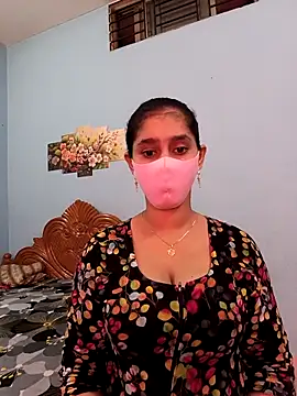 Snapshot of Cute_Faria chatting on 11.17.25 Cute Faria online show from 11.17.25