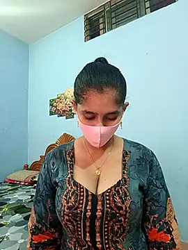 Snapshot of Cute_Faria chatting on 11.22.25 Cute Faria online show from 11.22.25