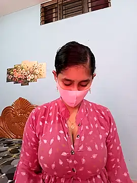 Snapshot of Cute_Faria chatting on 12.18.25 Cute Faria online show from 12.18.25