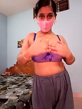 Snapshot of Cute_Faria chatting on 12.21.25 Cute Faria online show from 12.21.25