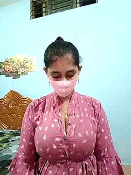 Snapshot of Cute_Faria chatting on 12.23.25 Cute Faria online show from 12.23.25