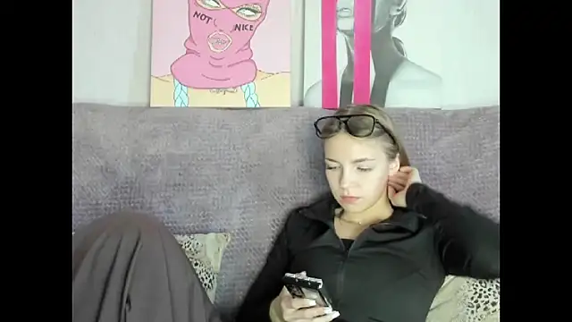 HitGyrl online show from 09.28.25