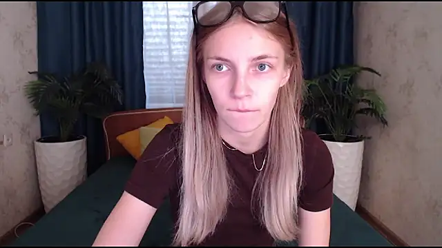 HitGyrl online show from 10.09.25