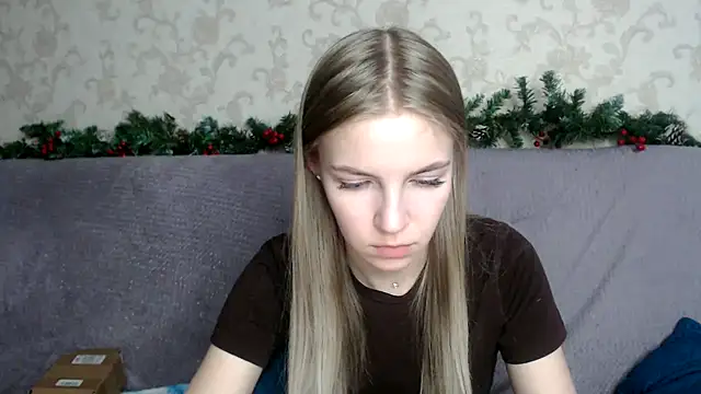 HitGyrl online show from 12.17.25