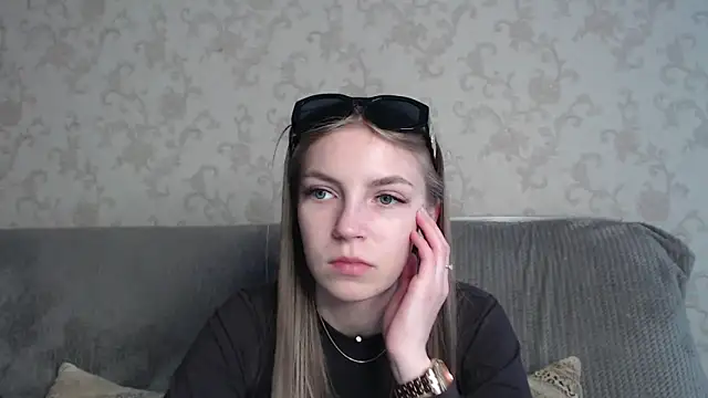HitGyrl online show from 04.30.26