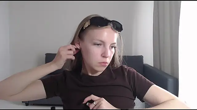 HitGyrl online show from 07.10.26