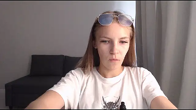 HitGyrl online show from 08.08.26