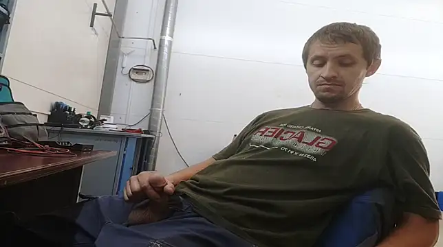 Snapshot of jimmilove chatting on 09.17.25 jimmilove online show from 09.17.25