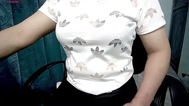 Snapshot of _Sara_768 chatting on 11.14.25 Sara 768 online show from 11.14.25