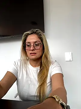 linda-mature43 online show from 10.18.25