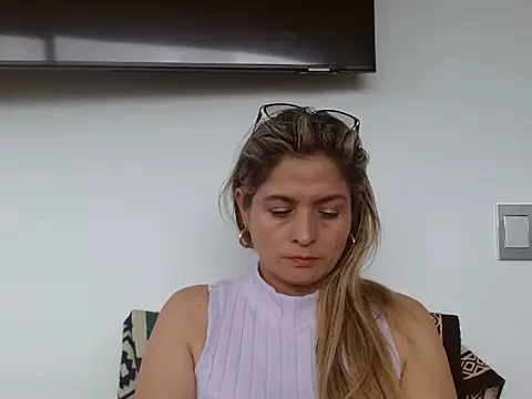 linda-mature43 online show from 10.29.25