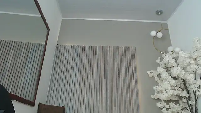 Snapshot of Michellee_20 chatting on 09.27.25 Michellee 20 online show from 09.27.25
