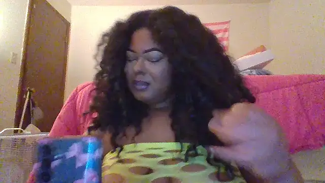 Snapshot of TharealBunn chatting on 07.21.26 TharealBunn online show from 07.21.26