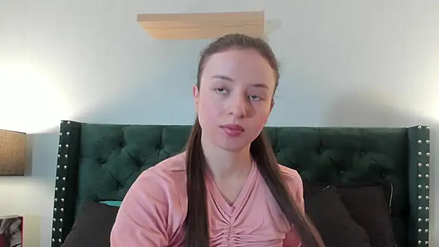 Snapshot of VioletaNova chatting on 06.10.26 VioletaNova online show from 06.10.26