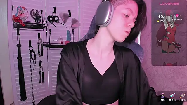 Snapshot of aestheticbeing chatting on 09.13.25 aestheticbeing online show from 09.13.25