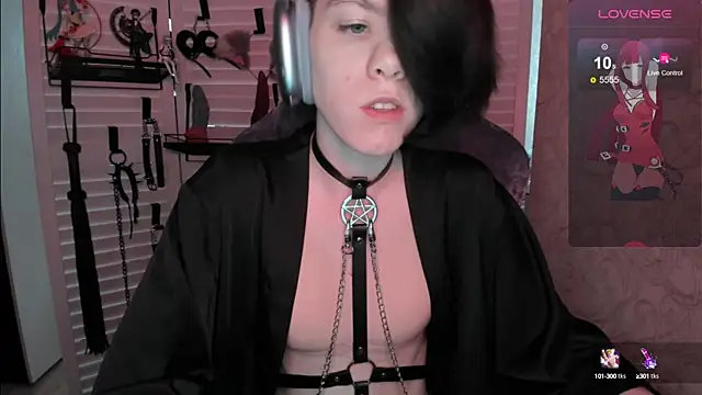 Snapshot of aestheticbeing chatting on 09.15.25 aestheticbeing online show from 09.15.25