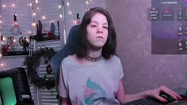 Snapshot of aestheticbeing chatting on 02.25.26 aestheticbeing online show from 02.25.26