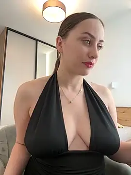 Snapshot of Maribelle_Vinnie chatting on 04.17.26 Maribelle Vinnie online show from 04.17.26