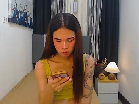 Snapshot of Colette_Thompson chatting on 04.22.26 Colette Thompson online show from 04.22.26