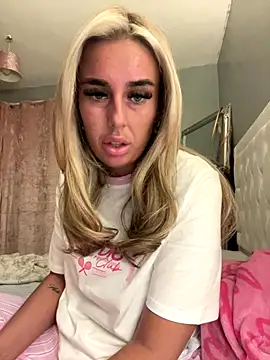 Snapshot of EllieMaeBaby chatting on 11.26.25 EllieMaeBaby online show from 11.26.25