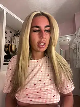 Snapshot of EllieMaeBaby chatting on 01.17.26 EllieMaeBaby online show from 01.17.26