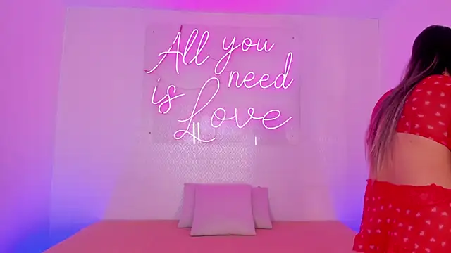 aleksandramiller  online show from 04.24.26