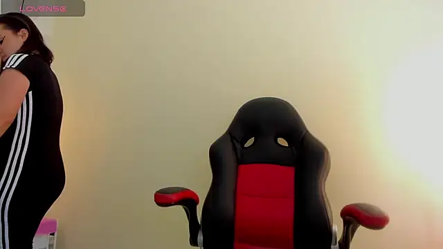 Snapshot of GIANAMILLER6 chatting on 11.14.25 GIANAMILLER6 online show from 11.14.25