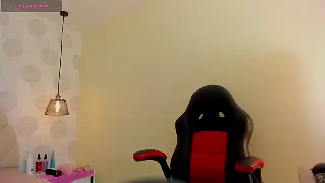 Snapshot of GIANAMILLER6 chatting on 11.16.25 GIANAMILLER6 online show from 11.16.25