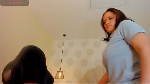 Snapshot of GIANAMILLER6 chatting on 12.16.25 GIANAMILLER6 online show from 12.16.25