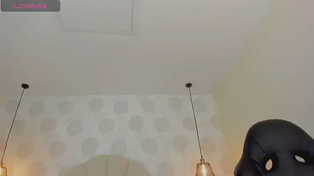 Snapshot of GIANAMILLER6 chatting on 12.17.25 GIANAMILLER6 online show from 12.17.25