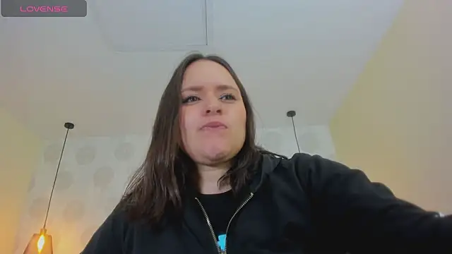 Snapshot of GIANAMILLER6 chatting on 12.22.25 GIANAMILLER6 online show from 12.22.25