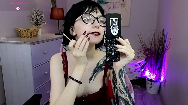 Snapshot of HazelTompson chatting on 11.30.25 HazelTompson online show from 11.30.25