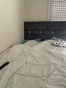 Snapshot of Rabroba89six chatting on 12.18.25 Rabroba89six online show from 12.18.25